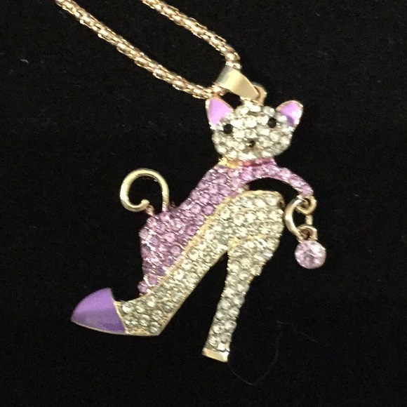 Betsey Johnson necklace - Picture 1 of 5